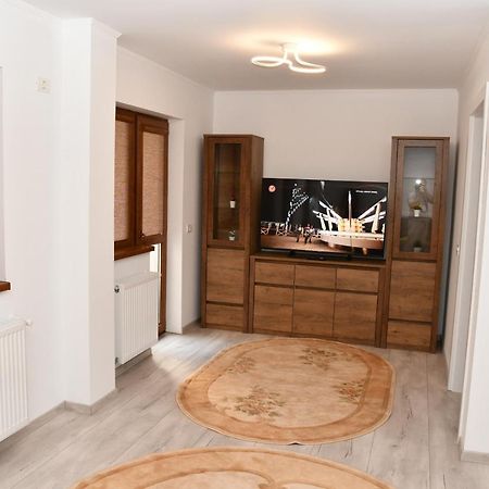 Toporasi Apartament Apartment ไกรโอวา ภายนอก รูปภาพ
