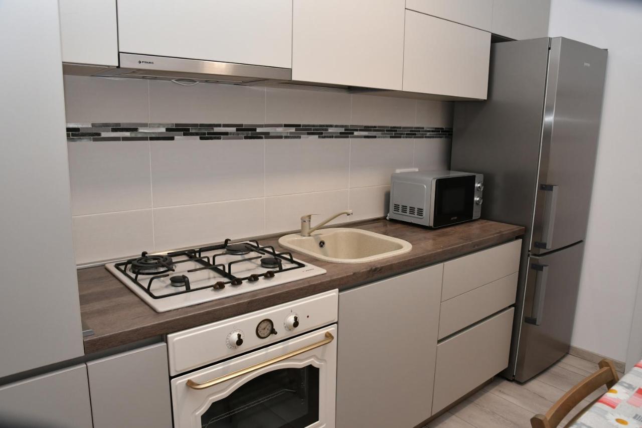 Toporasi Apartament Apartment ไกรโอวา ภายนอก รูปภาพ