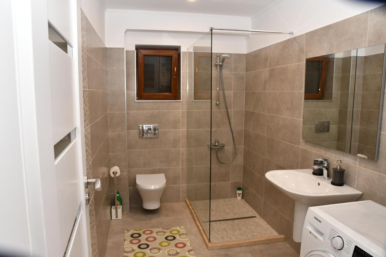 Toporasi Apartament Apartment ไกรโอวา ภายนอก รูปภาพ