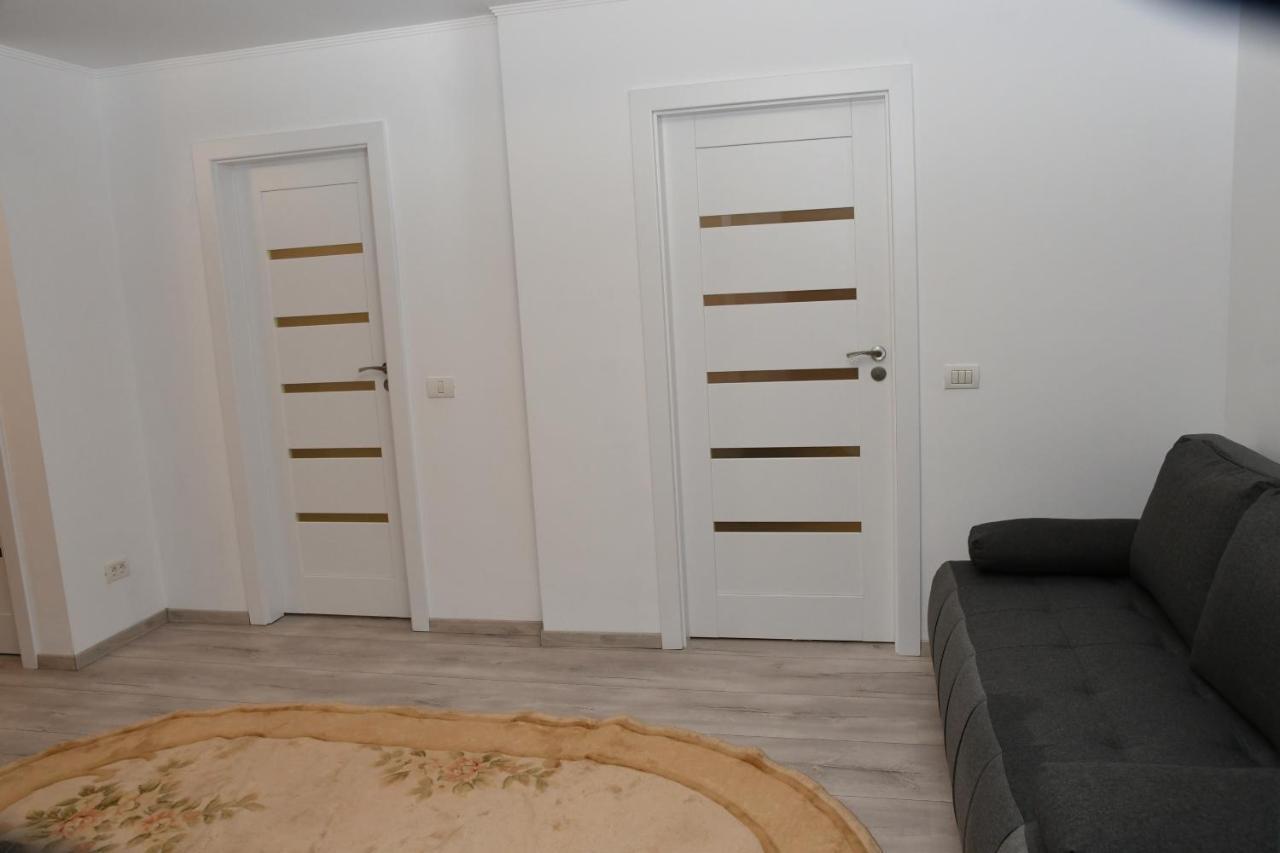 Toporasi Apartament Apartment ไกรโอวา ภายนอก รูปภาพ