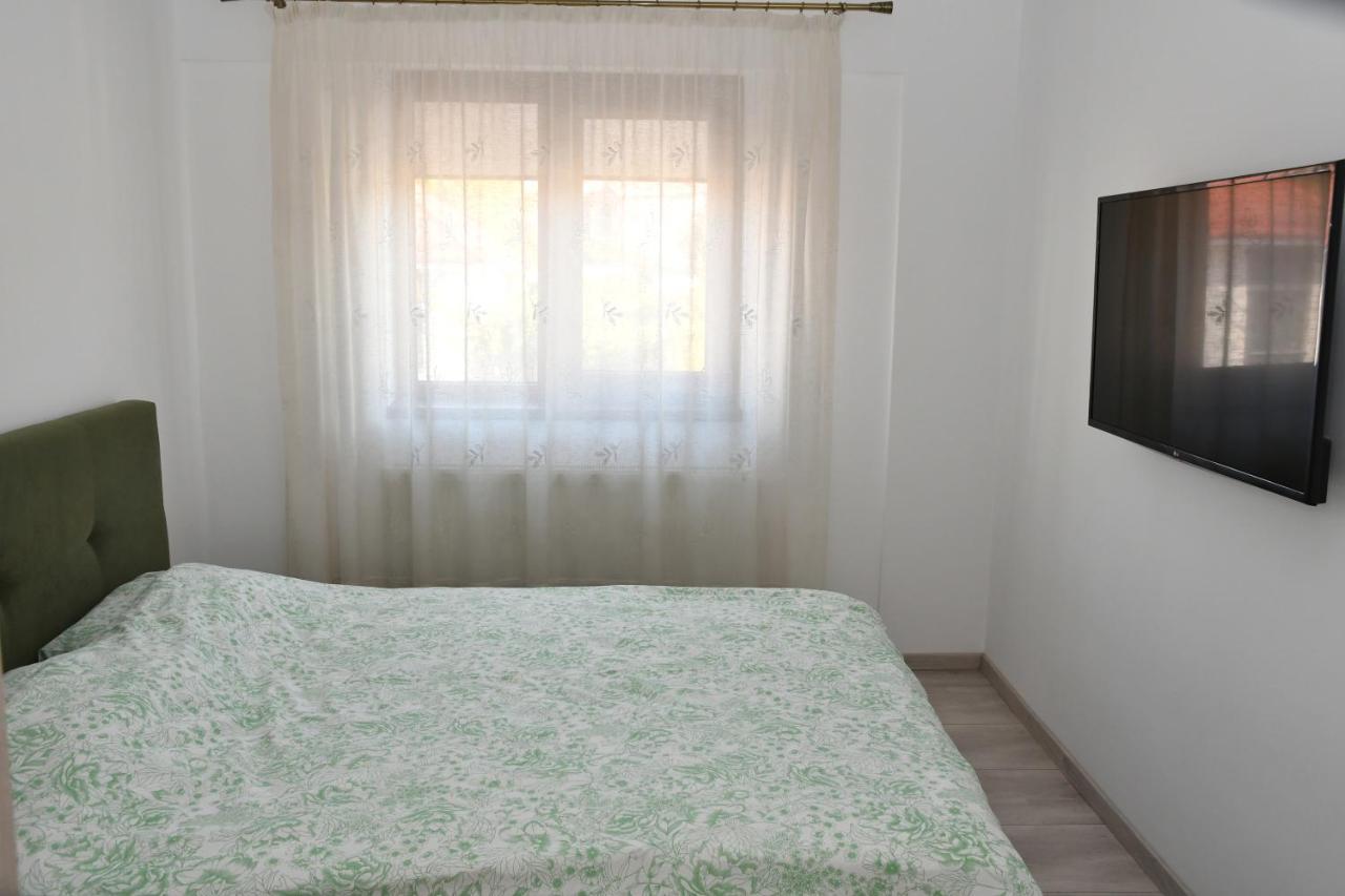 Toporasi Apartament Apartment ไกรโอวา ภายนอก รูปภาพ