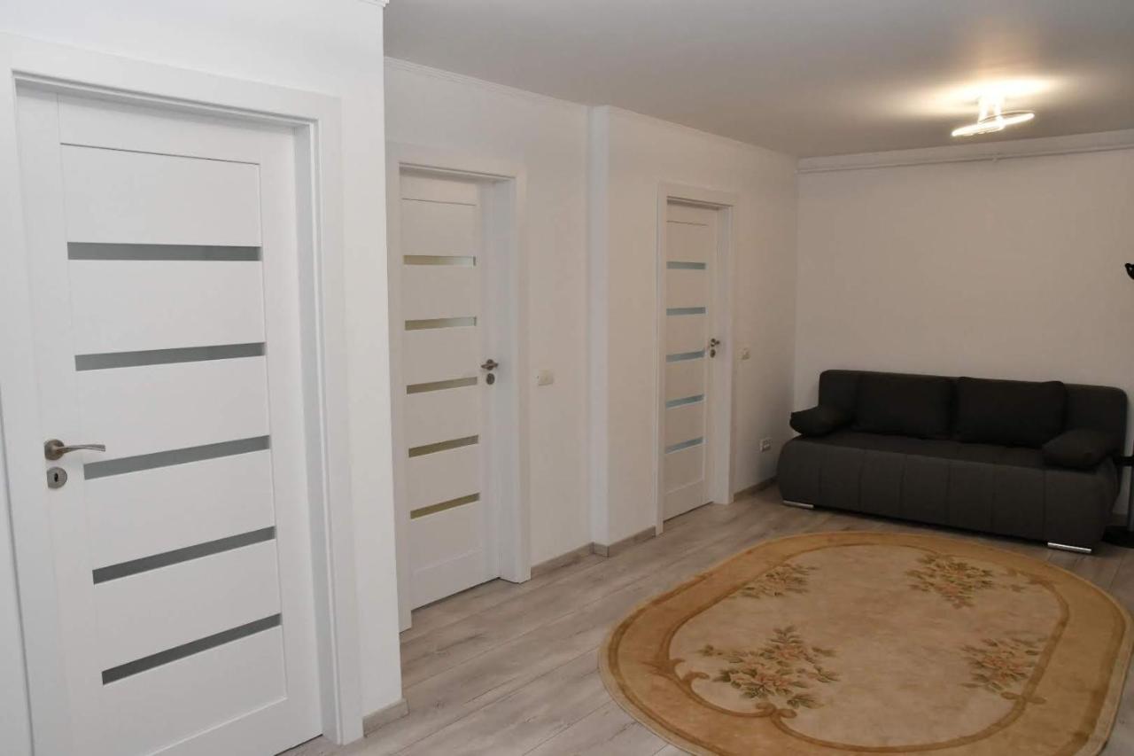 Toporasi Apartament Apartment ไกรโอวา ภายนอก รูปภาพ