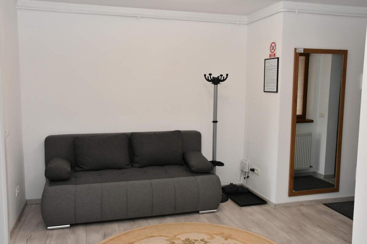 Toporasi Apartament Apartment ไกรโอวา ภายนอก รูปภาพ
